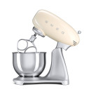 Impastatrice Smeg SMF02CREU ambientazione