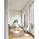 Knoll Saarinen Sedia Tulip girevole bianca con cuscino ambientazione