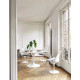 Knoll Saarinen Sedia Tulip girevole bianca con cuscino ambientazione