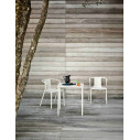 Air-ArmChair Sedia impilabile con braccioli Magis ambientazione