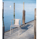 Air-ArmChair Sedia impilabile con braccioli Magis ambientazione