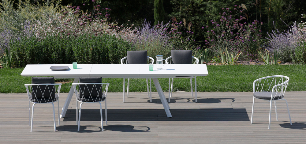 Set tavoli e sedie da giardino