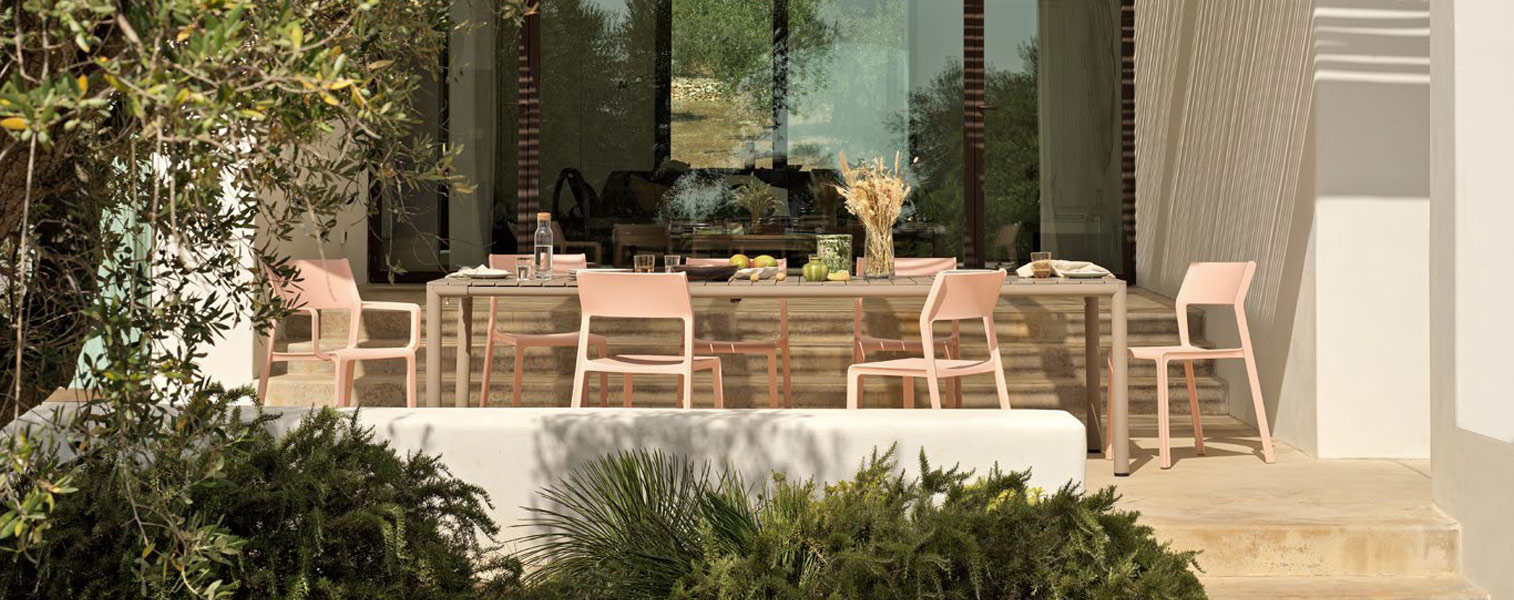 Set tavoli e sedie da giardino