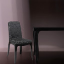 B.B. Chair Triangular Black Qeeboo ambientazione