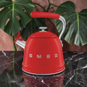 Bollitore a fischio Smeg WKF01RD Rosso ambientazione