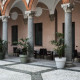 Bordato Liscio 618 vaso Serralunga ambientazione