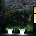 Bordato Liscio 619 vaso con luce Serralunga ambientazione