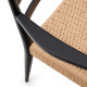 Sedia Analy con braccioli in legno massiccio di rovere FSC 100% con finitura in nero e seduta in corda Kavehome  dettaglio