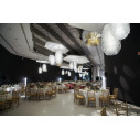 Chantal Suspension Medium lampada a sospensione White Slamp ambientazione