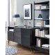 Credenza Milian 3 ante impiallacciata frassino e acciaio finitura nera e oro 159 x 85 cm ambientazione