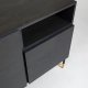 Credenza Milian 3 ante impiallacciata frassino e acciaio finitura nera e oro 159 x 85 cm dettaglio