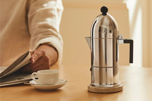 UNA CAFFETTIERA PER TUTTI  