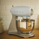 Impastatrice Smeg SMF02PBEU ambientazione