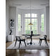 Knoll Citterio Klismos Sedia con braccioli e schienale intrecciato nero ambientazione