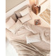 Letto Dyla in shearling bianco, con gambe in faggio massiccio per materasso da 160 x 200 cm Kave Home ambientazione