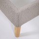 Letto Dyla in shearling grigio chiaro, con gambe in faggio massiccio per materasso da 160 x 200 cm Kave Home dettaglio