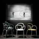 Loop Chair con Cuscino Set 2 Pezzi Qeeboo ambientazione