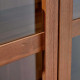 Vetrina Sashi in legno massiccio di teak 110 x 185 cm Kavehome dettaglio