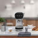 Macchina da caffè espresso manuale Smeg ECF02BLEU Nero ambientazione