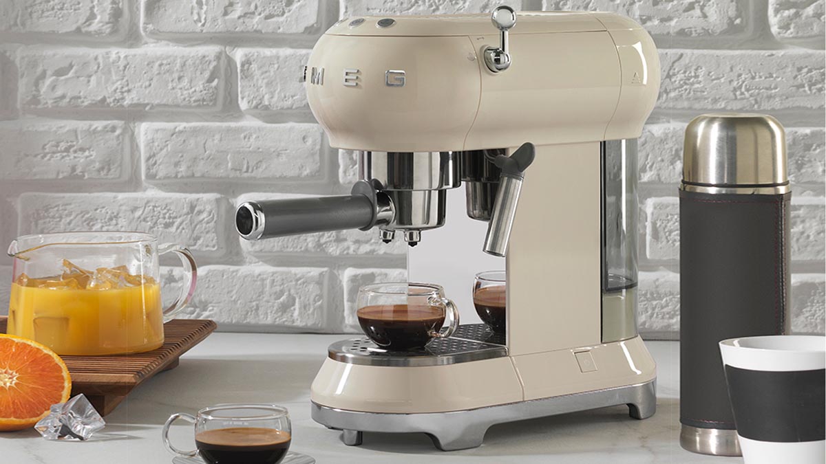 Macchina da caffè espresso Smeg ECF01PKEU