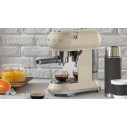 Macchina da caffè espresso Smeg ECF01CREU ambientazione