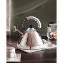 Alessi MG32 W Bollitore elettrico cordless Acciaio-Bianco ambientazione