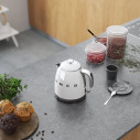 Mini Bollitore Smeg KLF05WHEU ambientazione