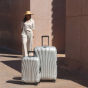 Valigia trolley C-Lite 69 Off White Samsonite ambientazione