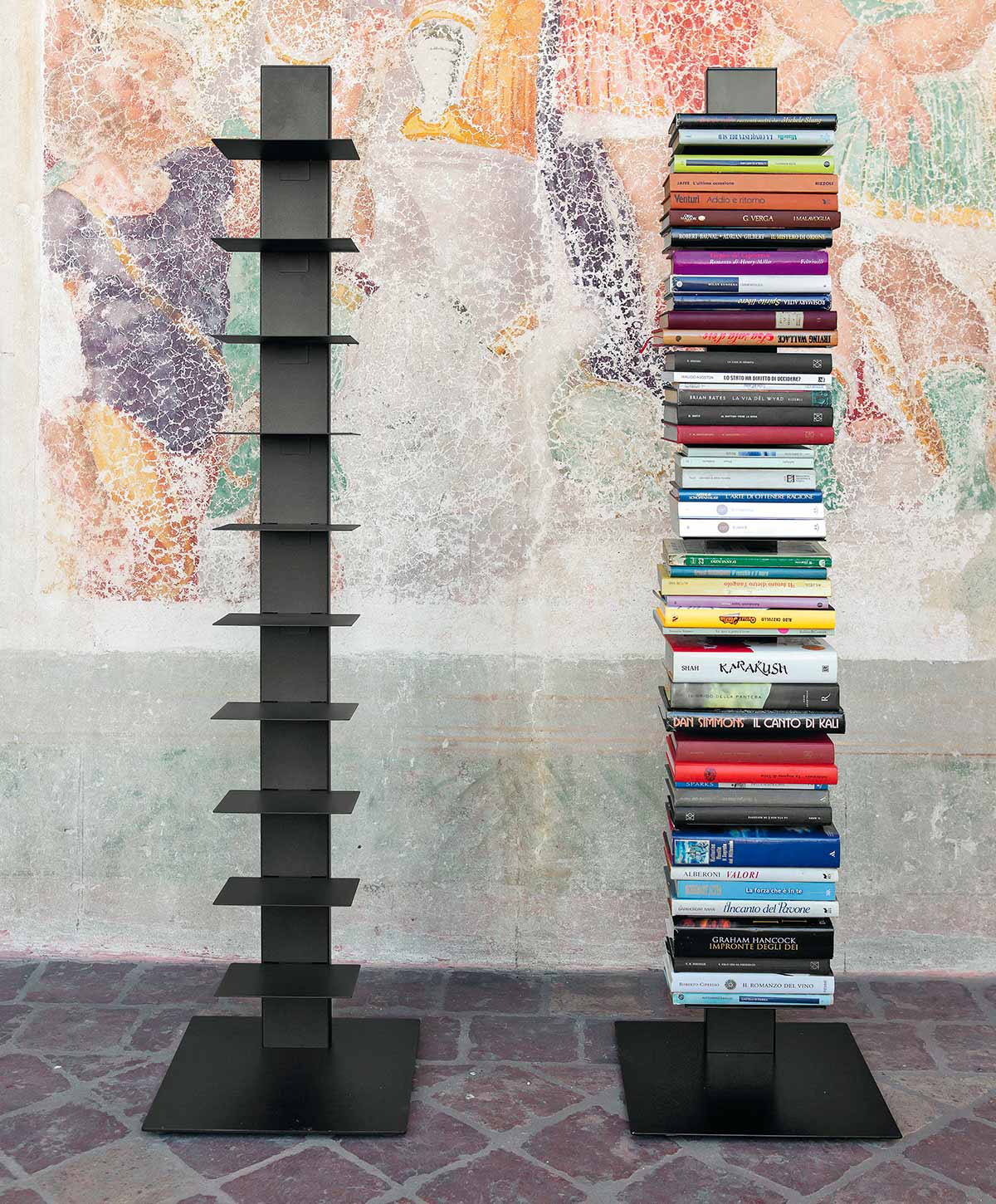 Librería SAPIENS de Bruno Rainaldi en metal altura 152 cm Sintesi Group  color gris plata