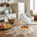 Sbattitore elettrico Smeg HMF01WHEU Bianco ambientazione