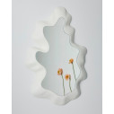 Gufram Sculpted Mirror Specchio con cornice ambientazione