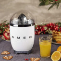 Spremiagrumi Smeg CJF11WHEU ambientazione
