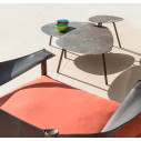 Tavolo basso medio Terramare con piano gres porcellanato 75x70 Emu ambientazione
