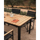Tavolo 100% da esterno Bona legno massello di teca e alluminio finitura nera 160 x 90 cm Kave Home ambientazione