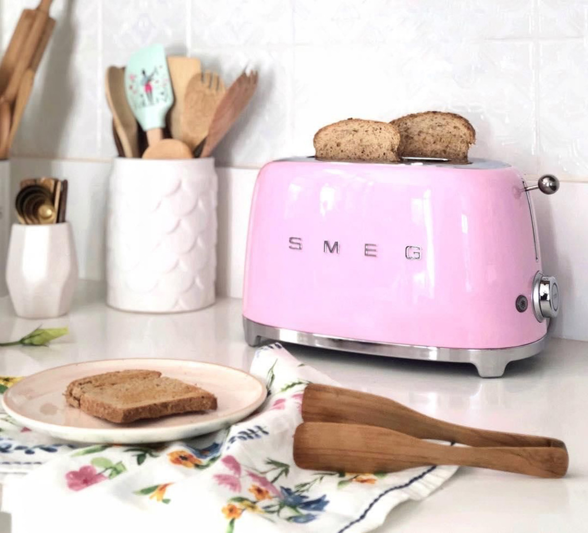 SMEG TSF01RGEU TOSTAPANE 2X2 ORO ROSA - BbmShop - Elettrodomestici da  incasso e libero posizionamento, Arredamento design, Casa e Giardino