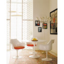 Knoll Saarinen Poltroncina Tulip fissa bianca con cuscino ambientazione